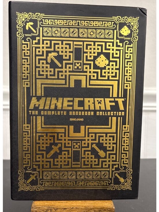 Mojang Other - Minecraft Complete Collection Box Set of 4 Books: Combat Construction Essential